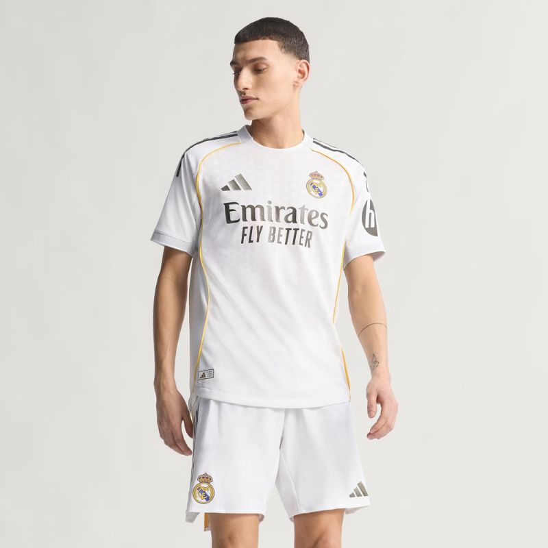 ¡COMPRA 2 CAMISETAS OFICIALES 25/26 DEL REAL MADRID Y RECIBE 2 ENTRADAS PARA EL CLÁSICO EN EL BERNABÉU – SECCIÓN 101, CATEGORÍA 1! ¡ÚLTIMAS 10 UNIDADES!