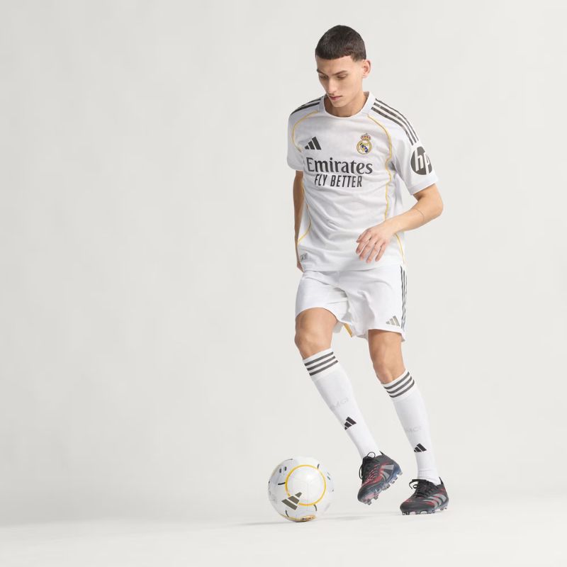 ¡COMPRA 2 CAMISETAS OFICIALES 25/26 DEL REAL MADRID Y RECIBE 2 ENTRADAS PARA EL CLÁSICO EN EL BERNABÉU – SECCIÓN 101, CATEGORÍA 1! ¡ÚLTIMAS 10 UNIDADES!