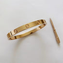 COMPRA 5 PERFUMES PREMIUM Y LLÉVATE GRATIS UN KIT CARTIER DE LUJO: 2 PULSERAS CARTIER (LOVE + PULSERA GRUESA) + CADENA + RELOJ PANTHÈRE + PENDIENTES - STOCK LIMITADO - CIERRE DE LA TIENDA